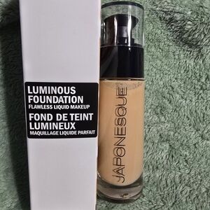 Japonesque Luminous Foundation - Tan Shade 06